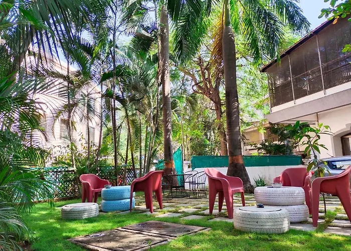 Lifespace- Twin Bungalow With Pods, Bunks, Private Rooms, Cowork & CafeHostel